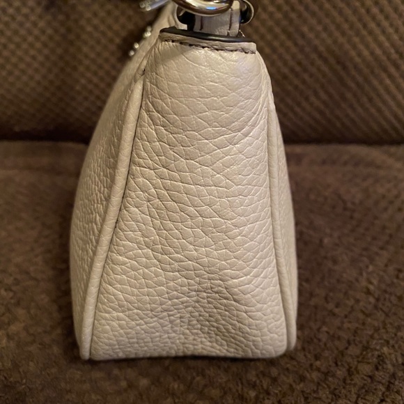 Cute little Michael Kors purse!! - Picture 6 of 8